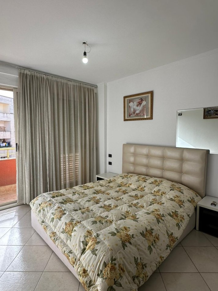 Tirane, jepet me qera apartament 3+1+Ballkon Kati 6, 135 m² 600 € (Rr.Teodor Keko,Astir)