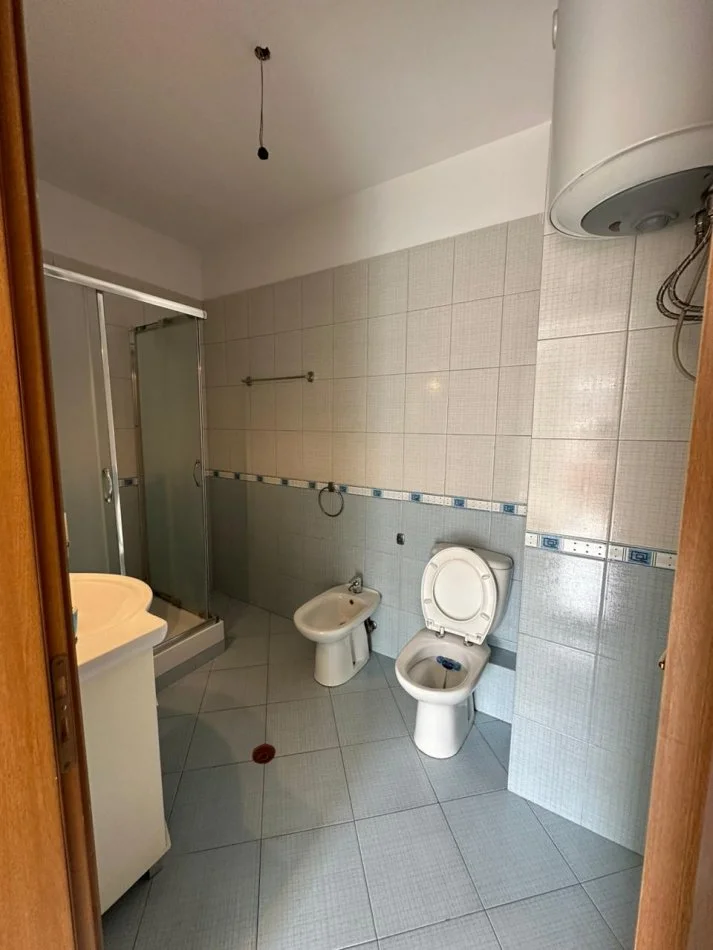 Tirane, jepet me qera apartament 3+1+Ballkon Kati 6, 135 m² 600 € (Rr.Teodor Keko,Astir)