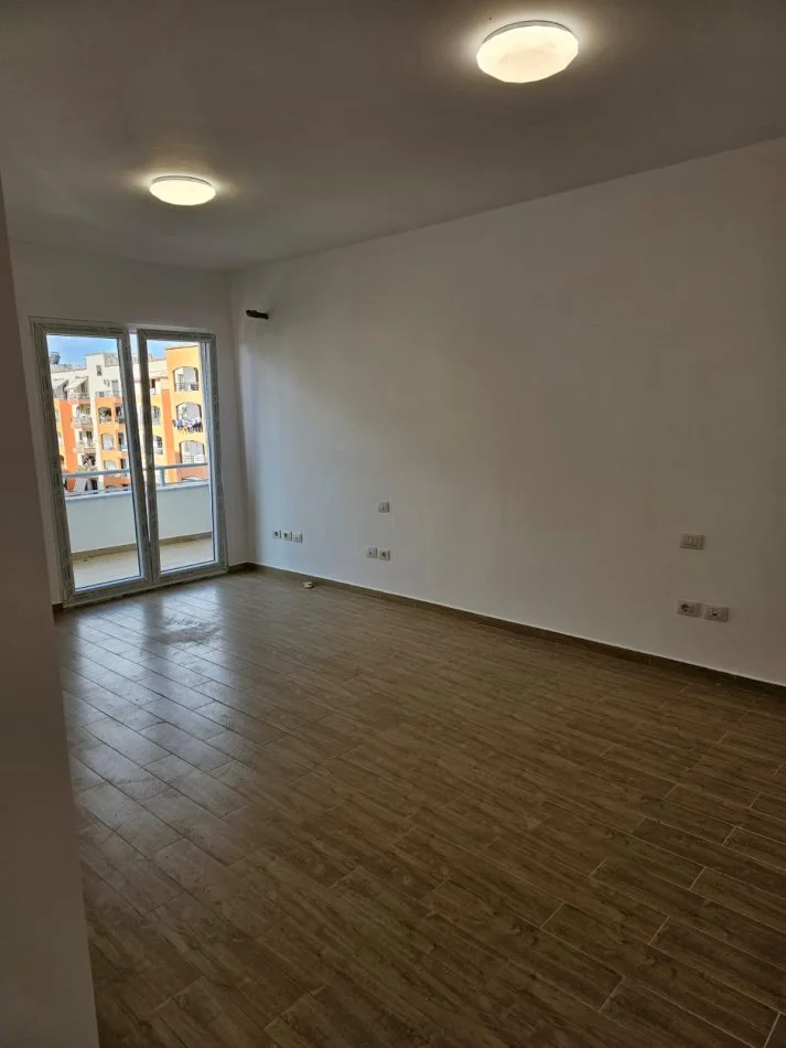Tirane, shitet apartament 3+1+Ballkon Kati 7, 166 m² (Bulevardi Migjeni Yzberisht)