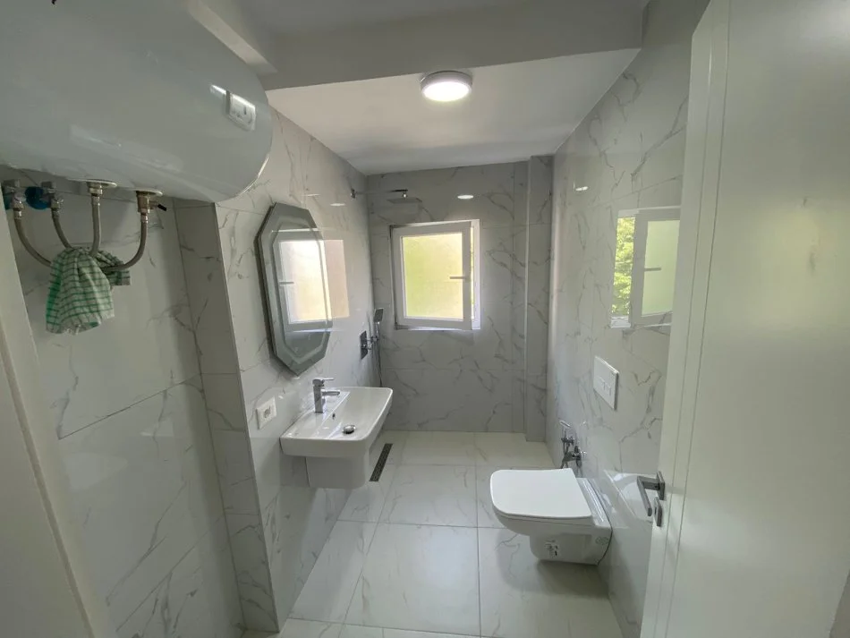 Tirane, shitet apartament 2+1+Ballkon Kati 3, 74 m² 160,000 € (Prane Gjykates)