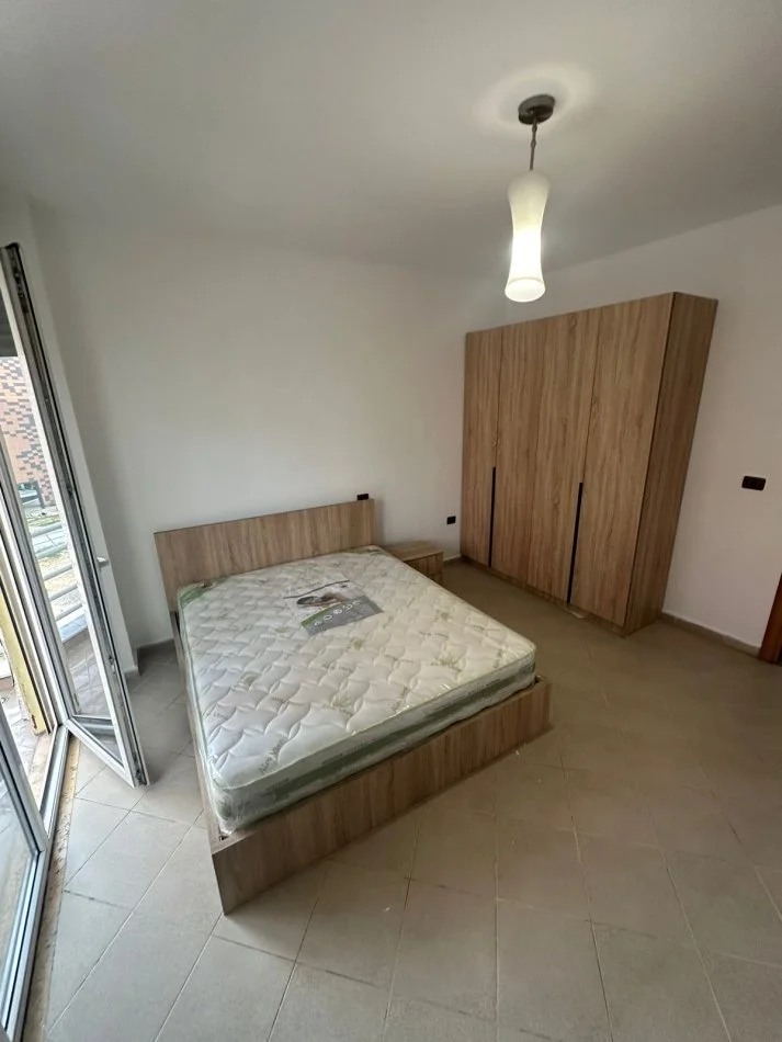 Tirane, jepet me qera apartament 1+1 Kati 2, 70 m² 550 € (Komuna e Parisit)