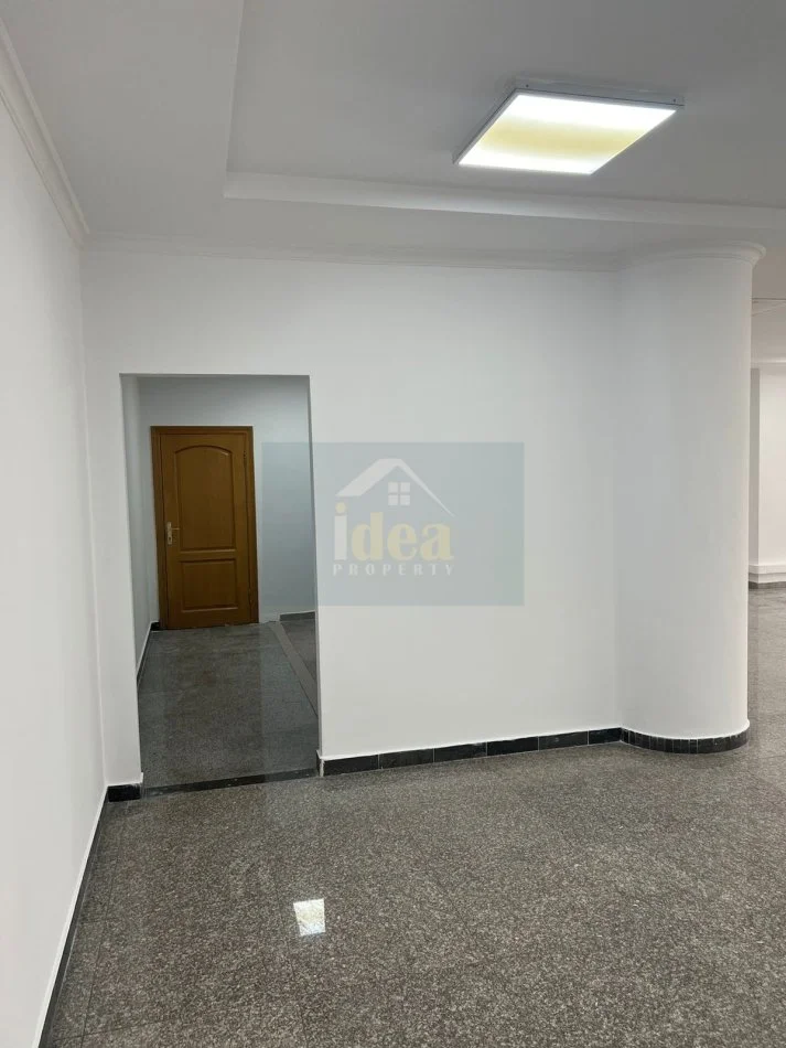 Tirane, jepet me qera zyre Kati 3, 86 m² 1,550 € (Ibrahim Rrugova)