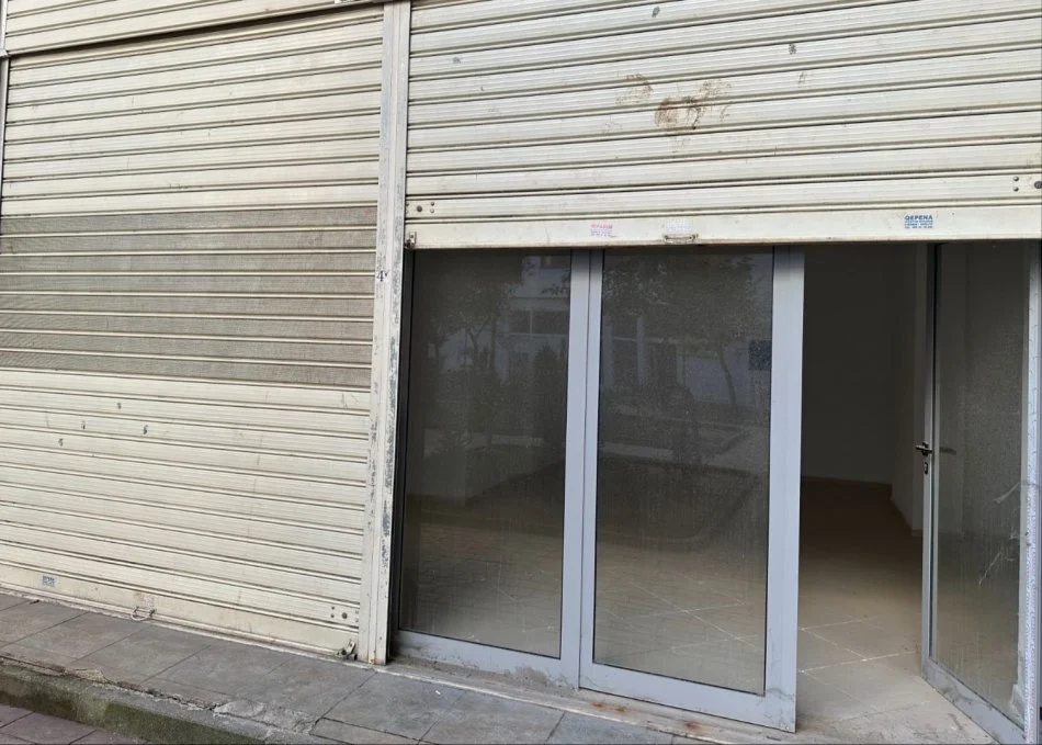 Tirane, shitet dyqan Kati 0, 41 m² 53,000 € (Astir)