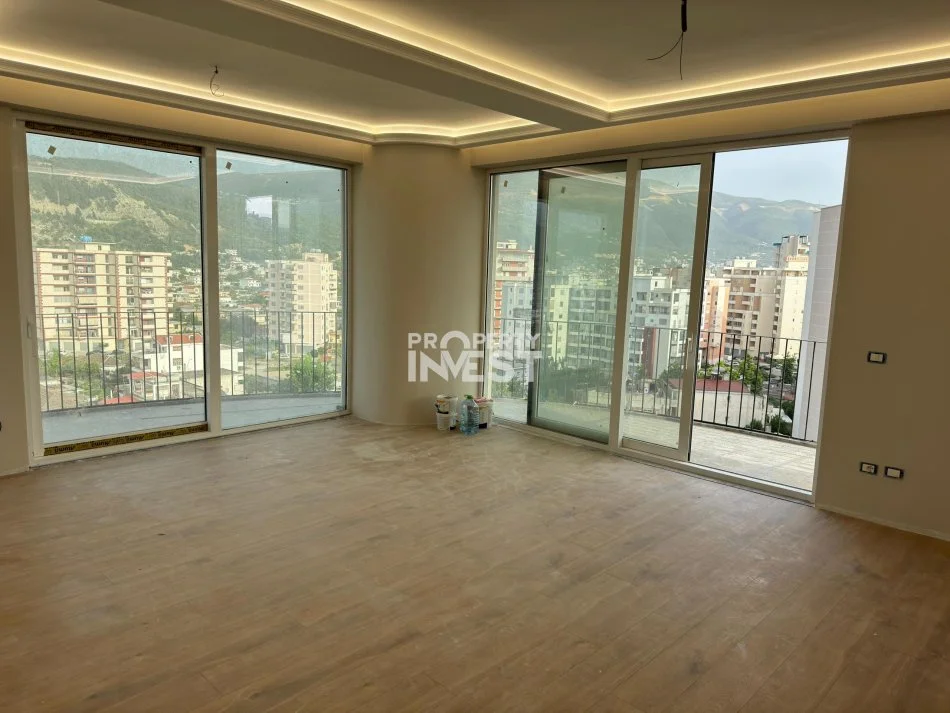 Vlore, shitet apartament 2+1 Kati 8, 121 m² 220.000 € (lungomare Vlore)