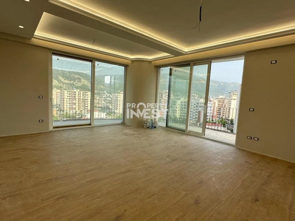 Vlore, shitet apartament 2+1 Kati 8, 121 m² 220.000 € (lungomare Vlore)
