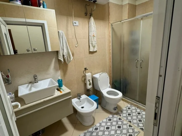 Shqiperi, jepet me qera apartament 1+1 Kati 1, 70 m² 600 € (Kodra e Diellit)