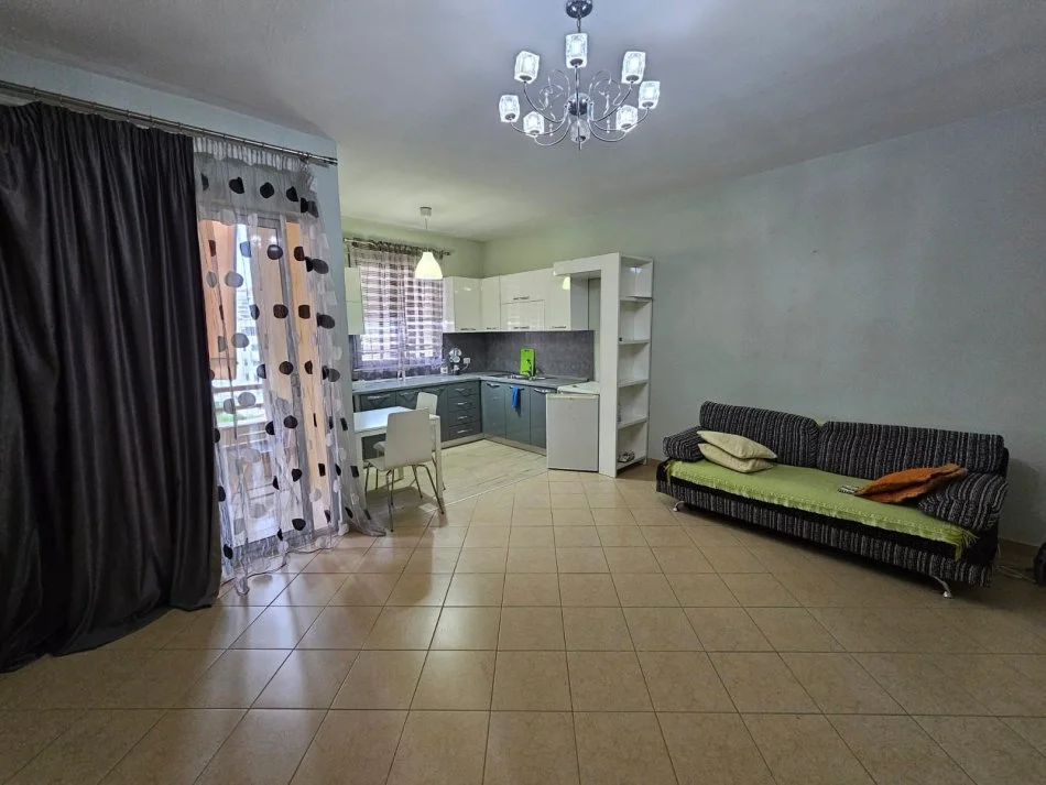 Tirane, jepet me qera apartament 1+1 Kati 5, 70 m² 300 € (Fresk)