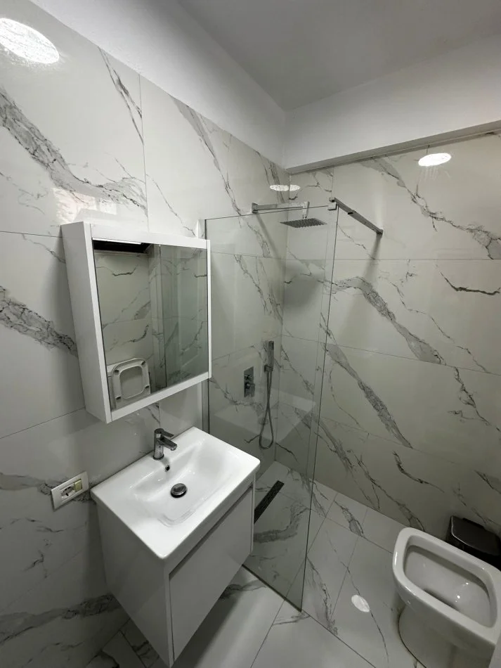 Shqiperi, jepet me qera apartament 1+1+Ballkon Kati 0, 50 m² 400 € (Zogu i zi)