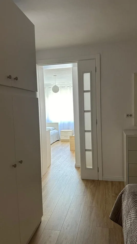 Tirane, jepet me qera apartament 2+1+Ballkon Kati 2, 100 m² 700 € (Stadiumi Dinamo)