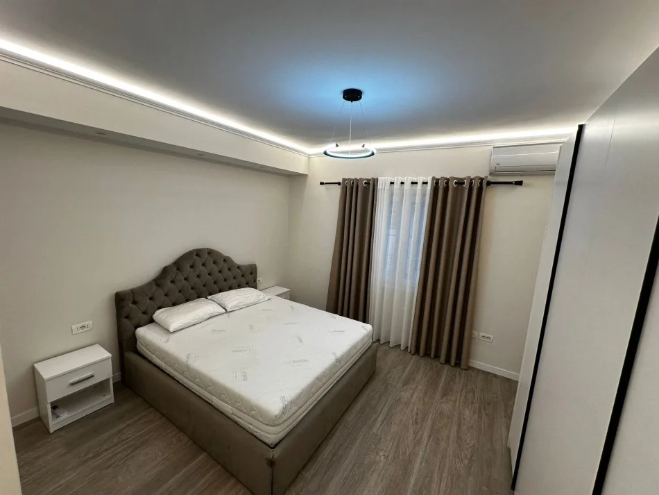 Tirane, jepet me qera apartament 1+1+Ballkon Kati 0, 55 m² 500 € (Zog i Zi)