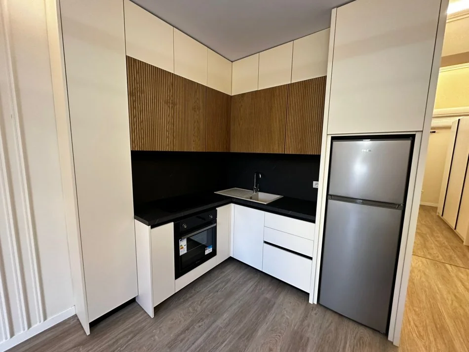Tirane, jepet me qera apartament 1+1+Ballkon Kati 0, 55 m² 500 € (Zog i Zi)