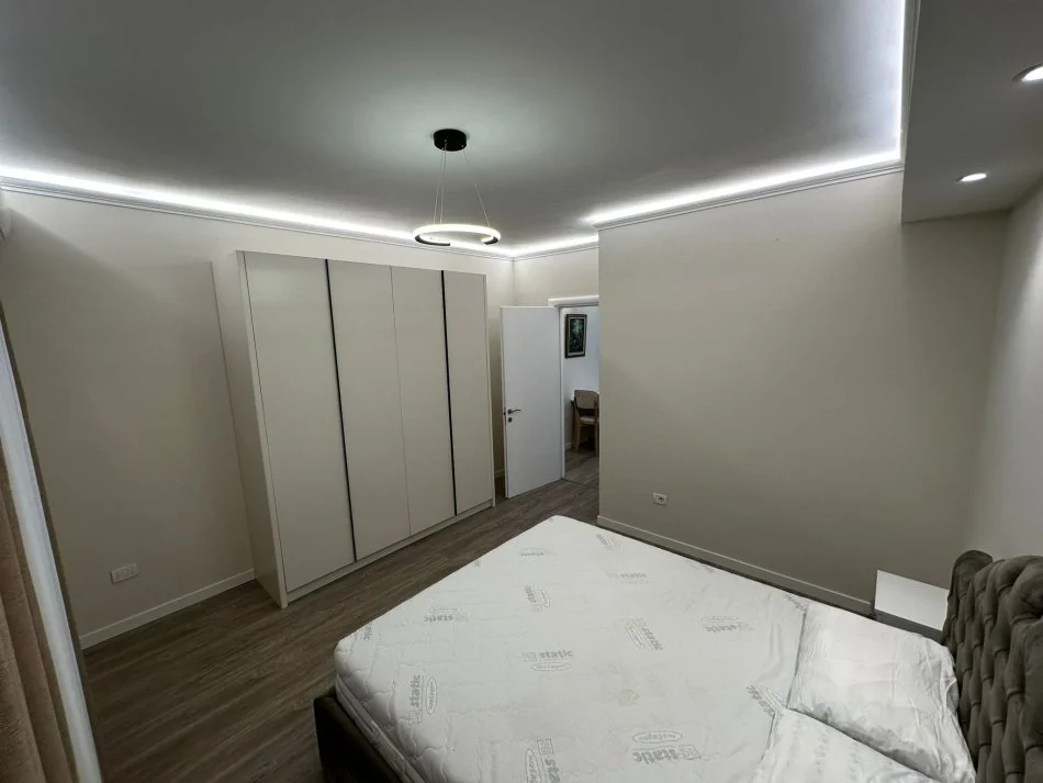 Tirane, jepet me qera apartament 1+1+Ballkon Kati 0, 55 m² 500 € (Zog i Zi)