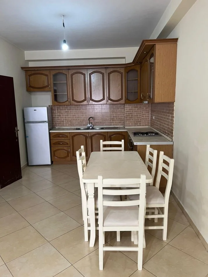 Tirane, jepet me qera apartament 2+1 Kati 2, 110 m² 400 € (Astir t artisti)