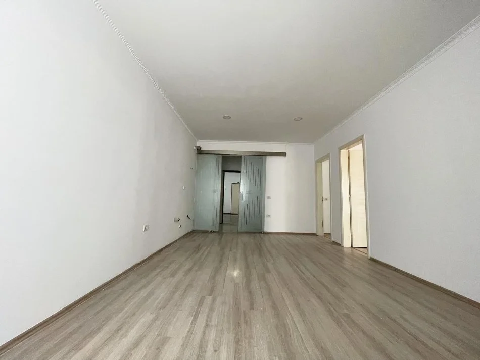 Tirane, jepet me qera apartament 2+1 Kati 3, 70 m² 330 € (Astir)