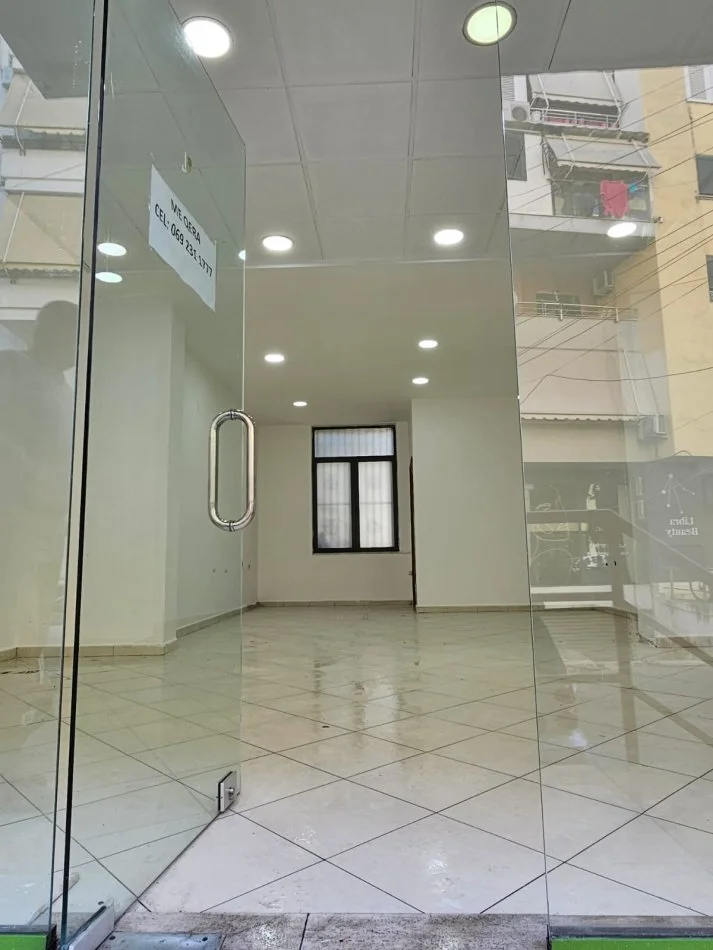Tirane, jepet me qera ambjent biznesi Kati 0, 50 m² 550 € (Liqeni Artificial)