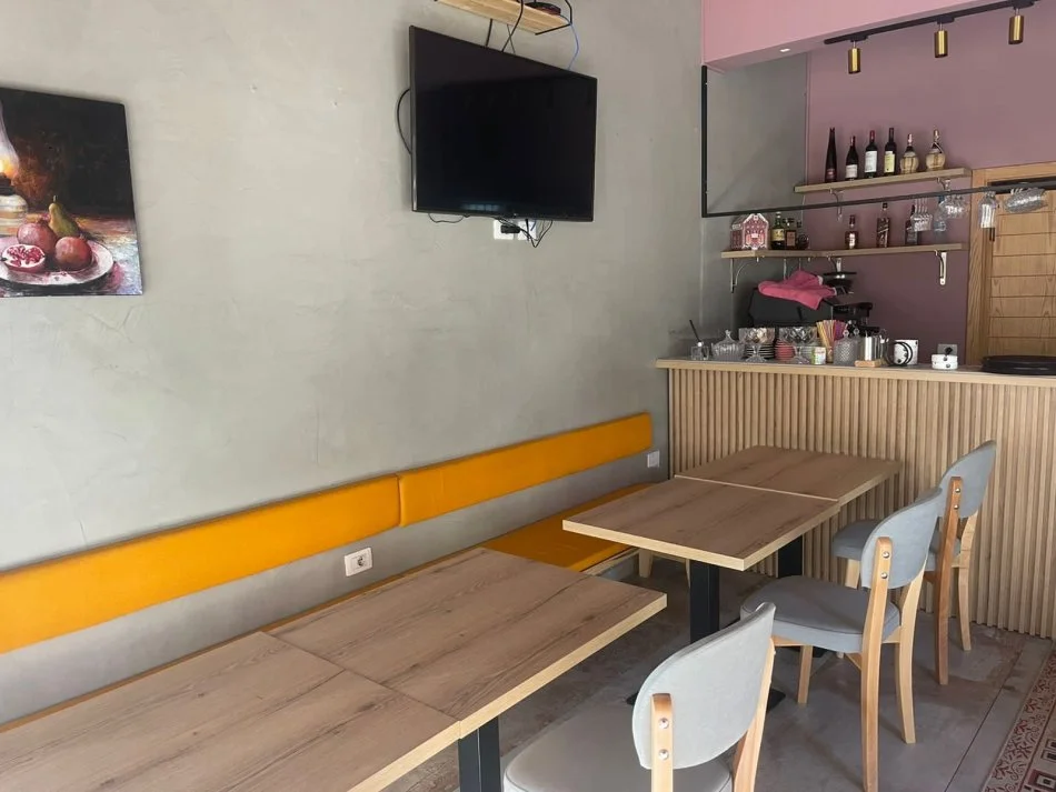 Tirane, shitet lokal Kati 0, 60 m² 245.000 € (Liqeni Artificial)