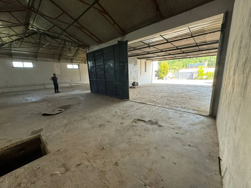 Tirane, jepet me qera magazine Kati 0, 1.000 m² 1.300 € (Prush)