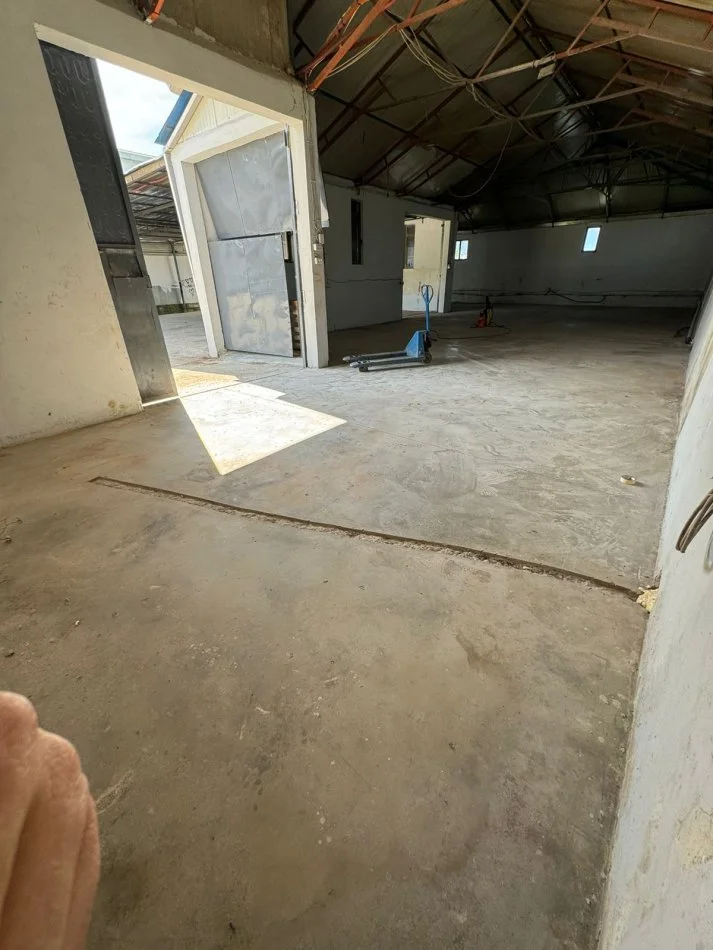 Tirane, jepet me qera magazine Kati 0, 1.000 m² 1.300 € (Prush)