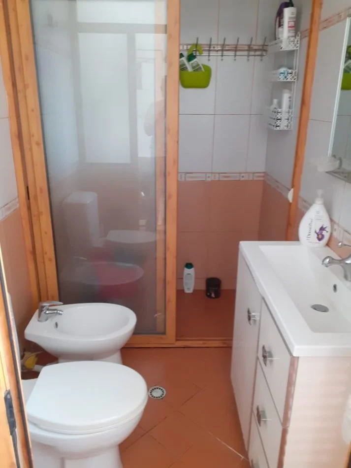 Tirane, jepet me qera apartament 2+1+Ballkon Kati 4, 100 m² 600 € (Komuna e Parisit)