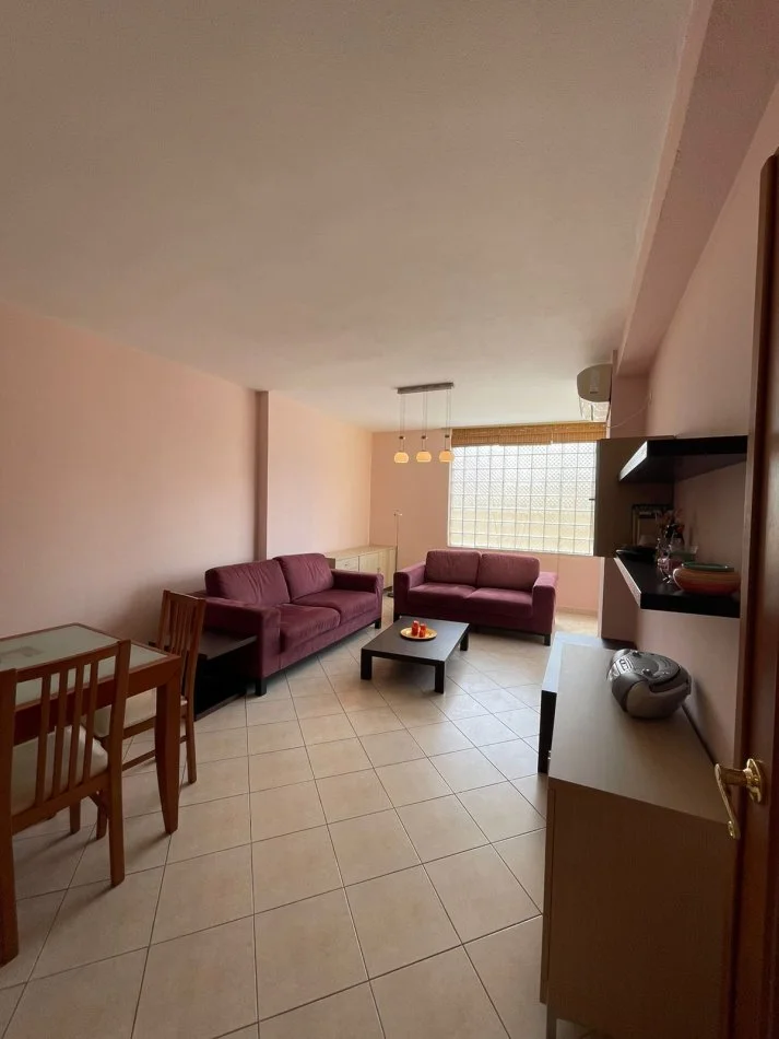 Tirane, jepet me qera apartament 2+1 Kati 3, 100 m² 800 € (Pazari i ri)