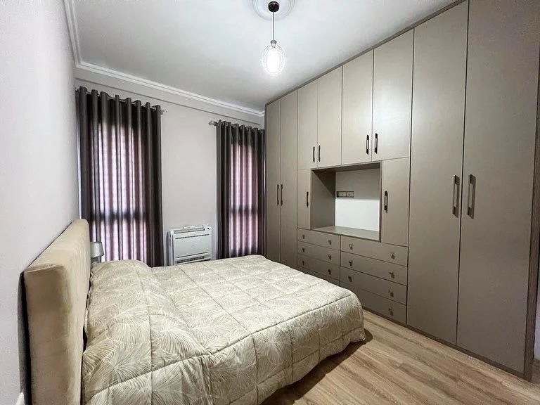 Tirane, jepet me qera apartament 2+1+Ballkon Kati 4, 100 m² 800 € (Rruga e Kavajes)