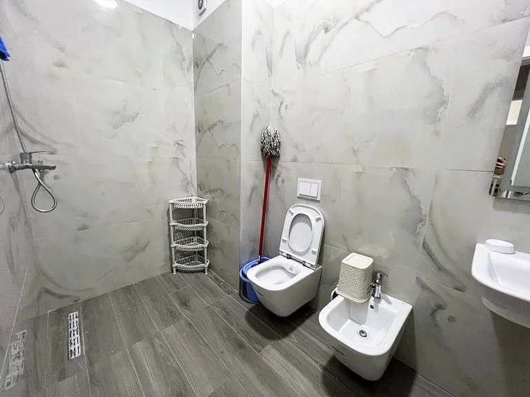 Tirane, jepet me qera apartament 2+1+Ballkon Kati 4, 100 m² 800 € (Rruga e Kavajes)