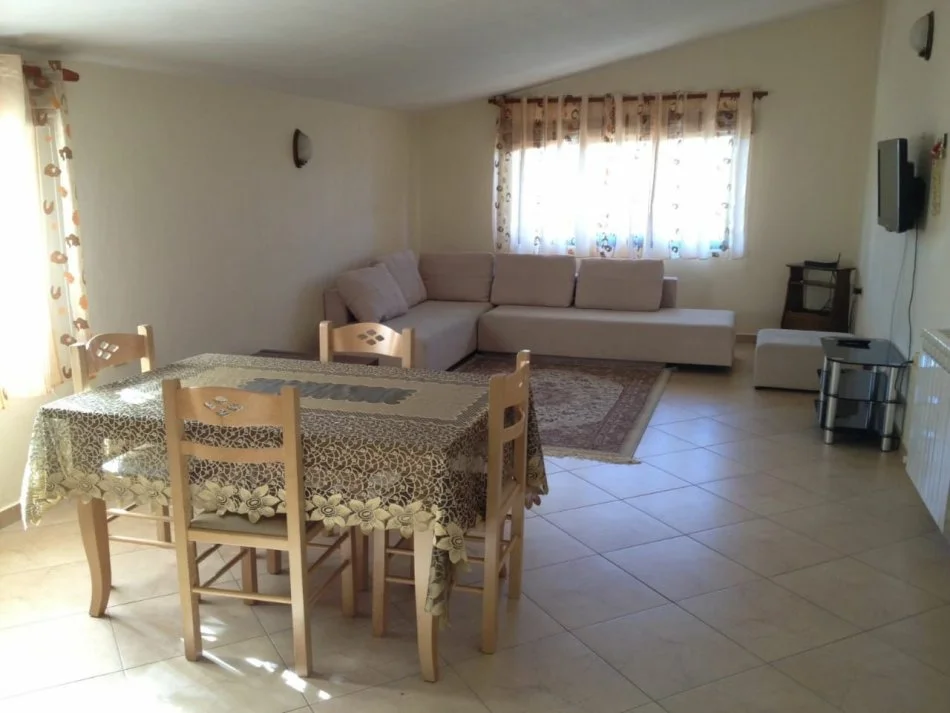 Tirane, jepet me qera apartament 2+1+Ballkon Kati 3, 180 m² 700 € (fuat toptani)