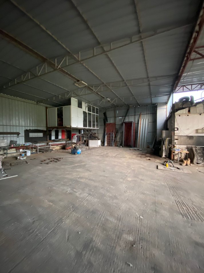 Tirane, jepet me qera magazine Kati 0, 330 m² 850 € (Astir)