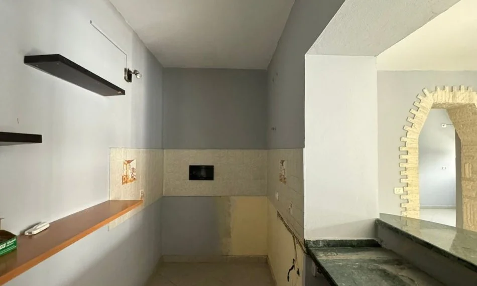 Kavaje, shitet dyqan Kati 1, 100 m² 105.000 € (Shetitorja Kavaljon, ,Kavaje)