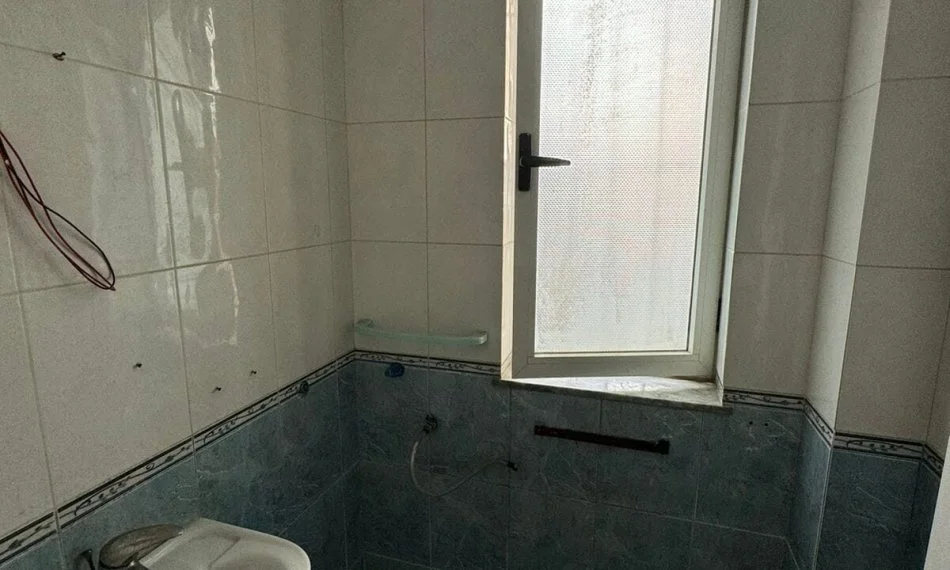 Kavaje, shitet dyqan Kati 1, 100 m² 105.000 € (Shetitorja Kavaljon, ,Kavaje)