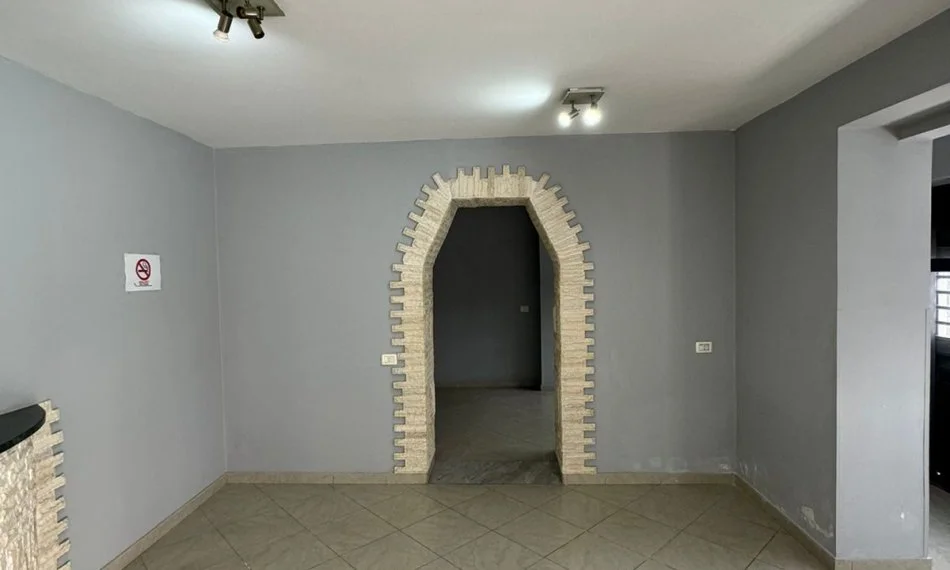 Kavaje, shitet dyqan Kati 1, 100 m² 105.000 € (Shetitorja Kavaljon, ,Kavaje)