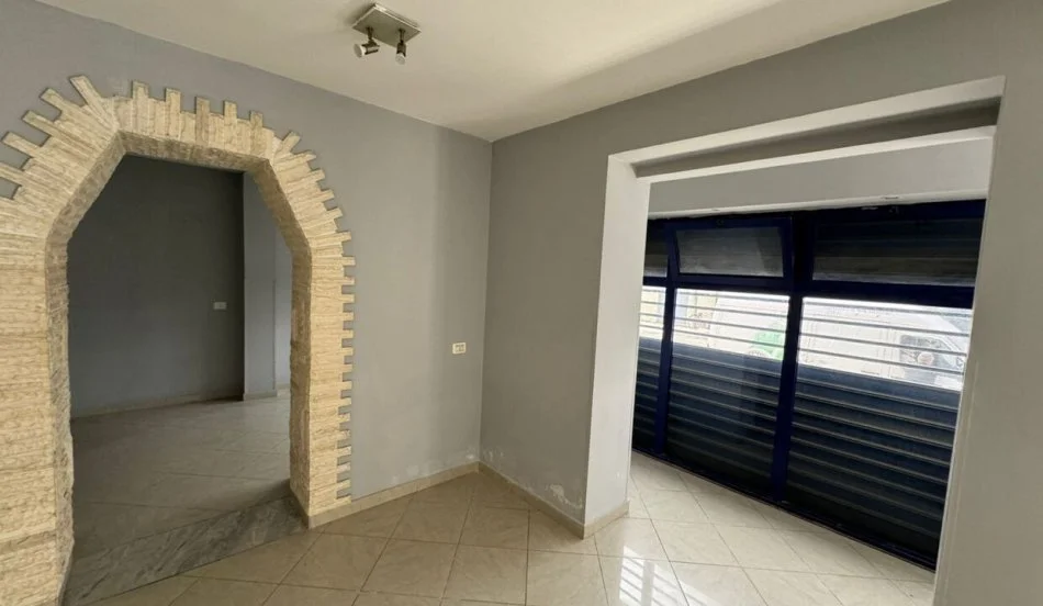 Kavaje, shitet dyqan Kati 1, 100 m² 105.000 € (Shetitorja Kavaljon, ,Kavaje)