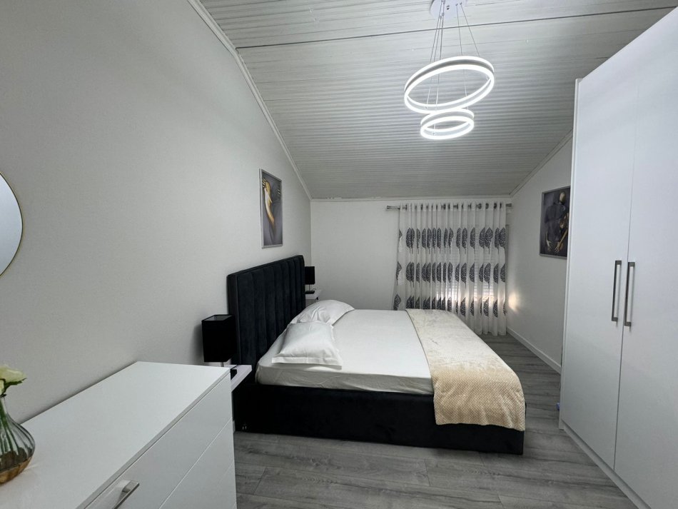 Tirane, jepet me qera apartament 1+1+Ballkon Kati 4, 70 m² 500 € 