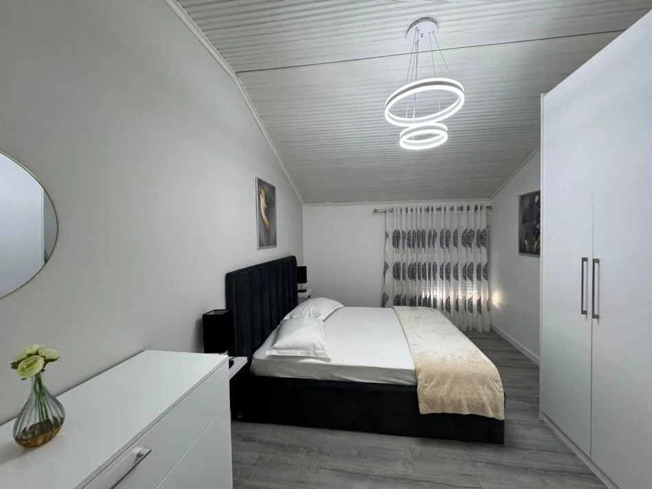 Tirane, jepet me qera apartament 1+1+Ballkon Kati 4, 70 m² 500 € 