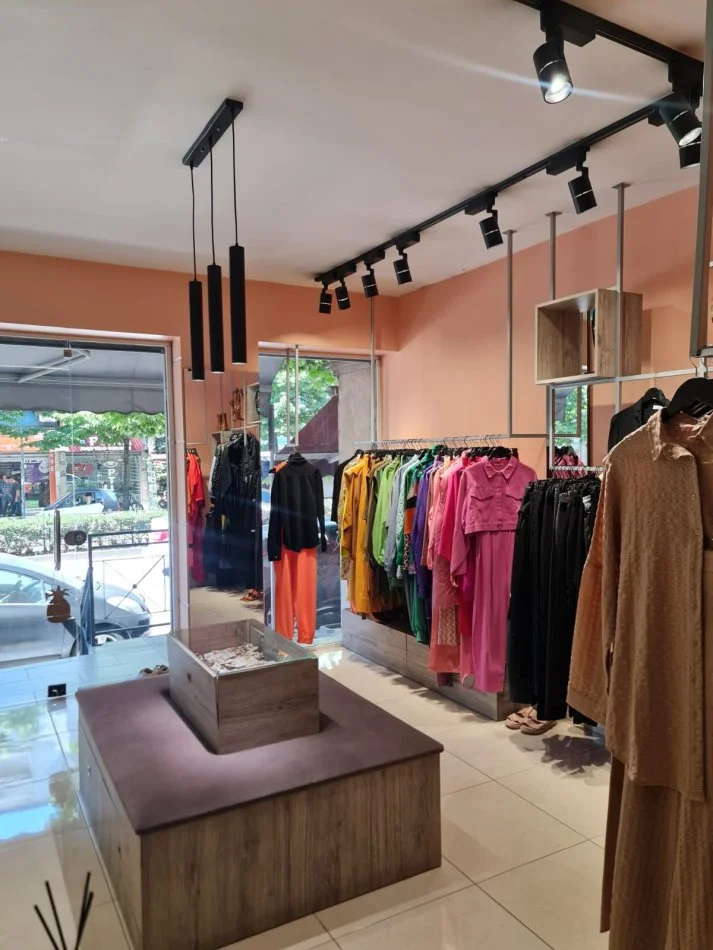 Tirane, jepet me qera dyqan Kati 0, 33 m² 800 € (RR Bardhyl)