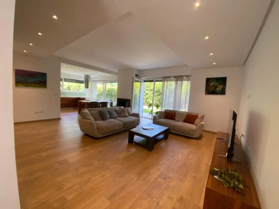 Tirane, shitet apartament 3+1+Aneks+Ballkon Kati 0, 260 m² 370.000 € (LONG HILL)