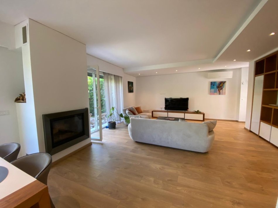 Tirane, shitet apartament 3+1+Aneks+Ballkon Kati 0, 260 m² 370.000 € (LONG HILL)