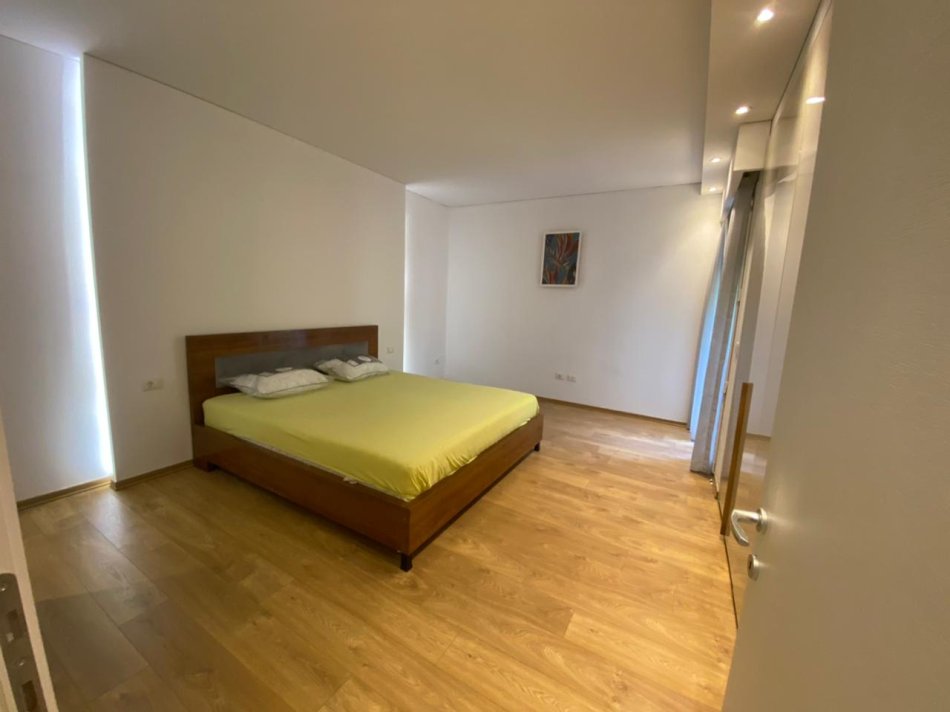 Tirane, shitet apartament 3+1+Aneks+Ballkon Kati 0, 260 m² 370.000 € (LONG HILL)