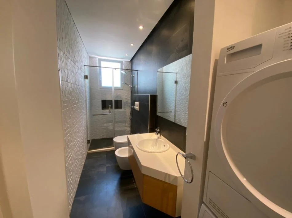 Tirane, shitet apartament 3+1+Aneks+Ballkon Kati 0, 260 m² 370.000 € (LONG HILL)