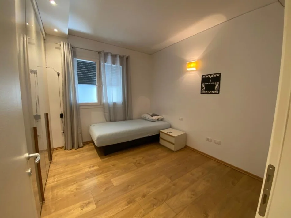 Tirane, shitet apartament 3+1+Aneks+Ballkon Kati 0, 260 m² 370.000 € (LONG HILL)