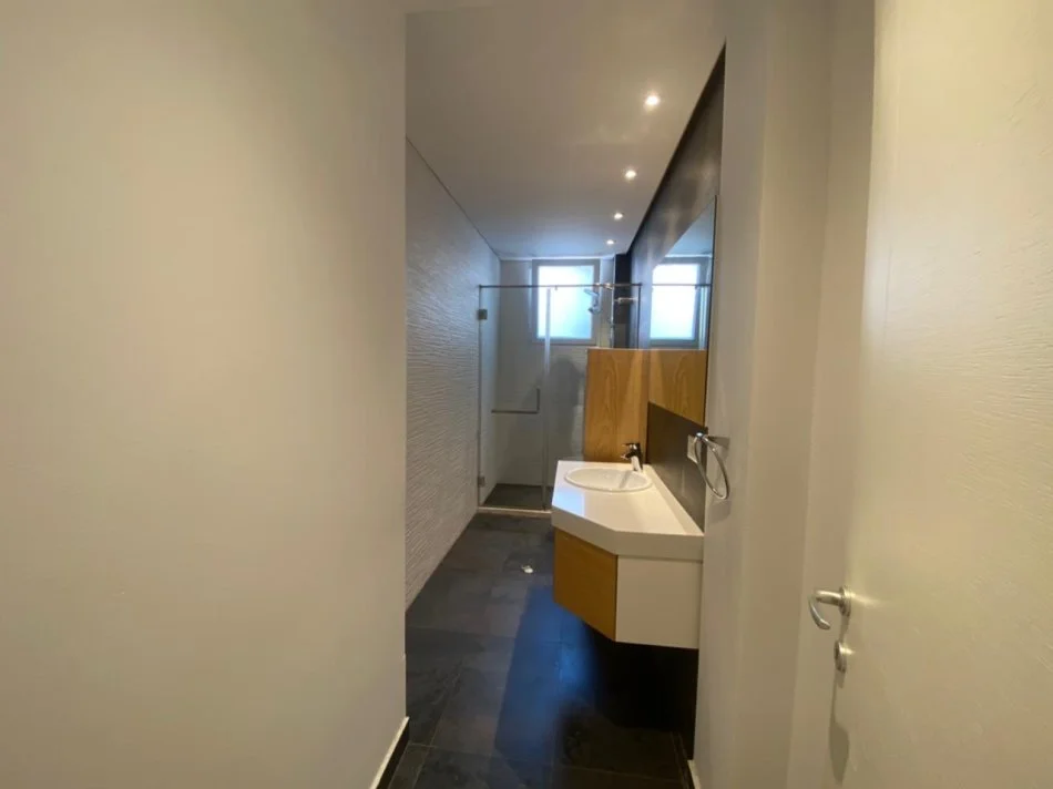 Tirane, shitet apartament 3+1+Aneks+Ballkon Kati 0, 260 m² 370.000 € (LONG HILL)