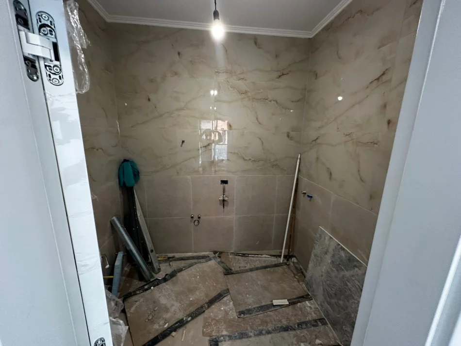 Tirane, jepet me qera apartament 2+1+Ballkon Kati 1, 120 m² 800 € (Medreseja)