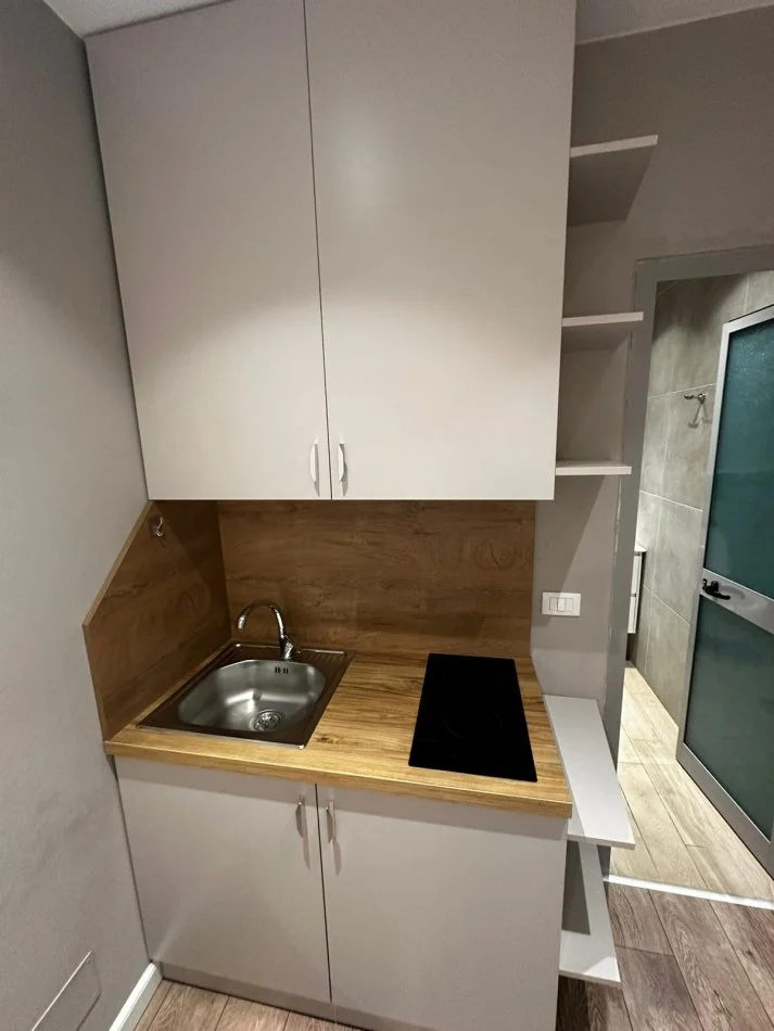 Tirane, jepet me qera Kati 2, 40 m² 400 € (Ring Center)