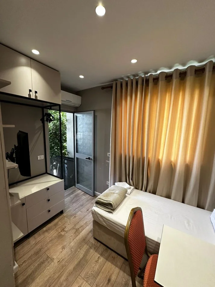 Tirane, jepet me qera Kati 2, 40 m² 400 € (Ring Center)