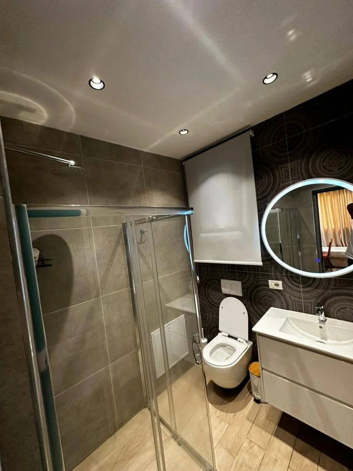 Tirane, jepet me qera Kati 2, 40 m² 400 € (Ring Center)