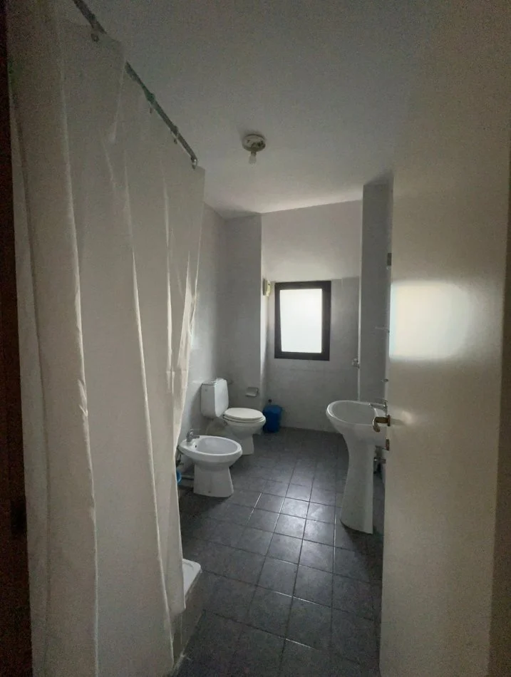 JEPET ME QIRA, APARTAMENT 2+1+2, PJESË E NJË VILE, VILAT ARABE, FRESK, TIRANË, 300 EUR/MUAJ