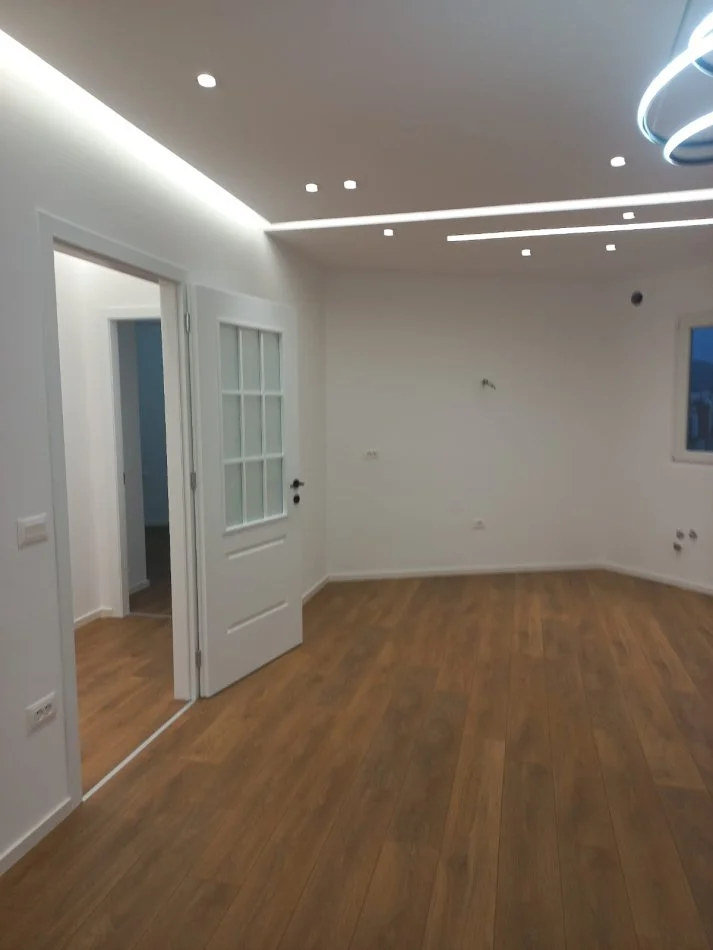 SHITET, APARTAMENT 2+1+2, RRUGA E BARRIKADAVE, QENDËR, TIRANË, 220,000 EUR