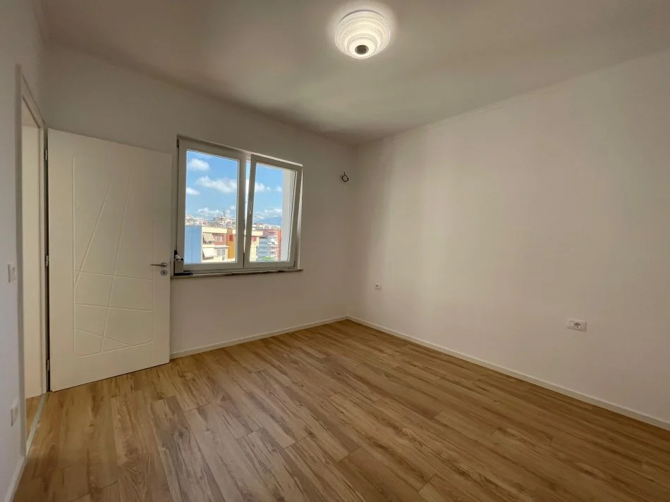 Tirane, shes apartament 1+1 Kati 7, 58 m² 120.000 € (Ring Center)