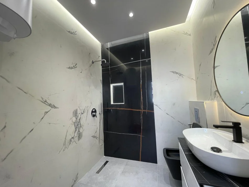 Tirane, shes apartament 1+1 Kati 7, 58 m² 120.000 € (Ring Center)