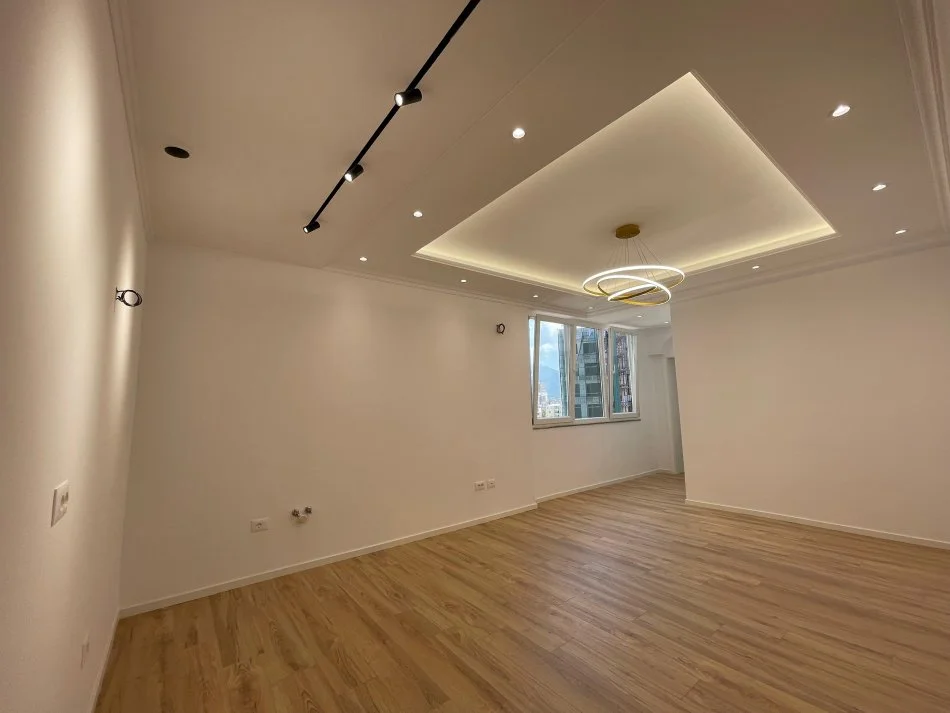 Tirane, shes apartament 1+1 Kati 7, 58 m² 120.000 € (Ring Center)